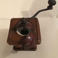 Kaffeemühle aus Blech