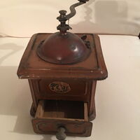 Kaffeemühle aus Blech